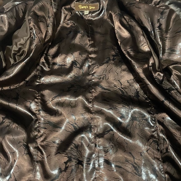 Women’s fur and leather coat - Picture 3 of 8